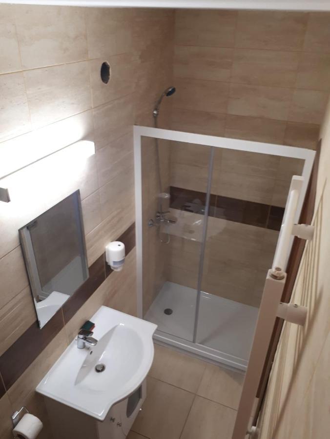 Hunyadi Budget Ciresica Hermannstadt Exterior foto